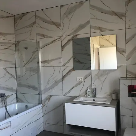 Gosen Apartment Singeorz-Bai